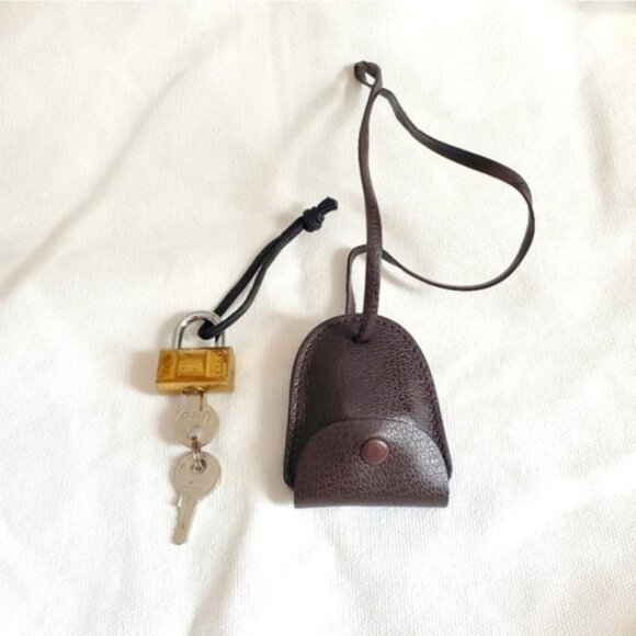 Vintage Gucci small lock and keys with espresso leather cloche… - Picture 1 of 5
